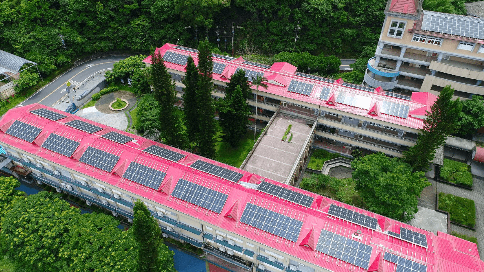 校園太陽能、校園光電、新北太陽能、太陽能廠商、台灣太陽能、台灣太陽能板、太陽能建置、校園種電、屋頂型種電、太陽能種電、種電、太陽板、太陽能品牌、太陽能廠商、台灣太陽能品牌、台灣太陽能廠商、屋頂型太陽能、校園型太陽能