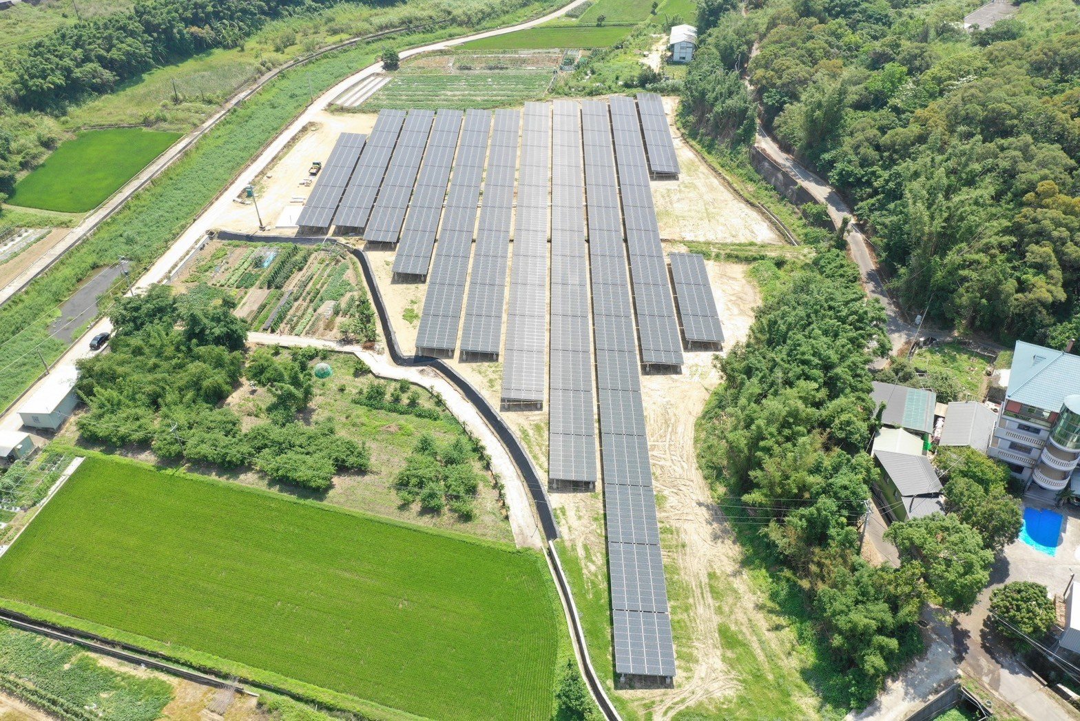 苗栗太陽能、太陽能廠商、台灣太陽能、台灣太陽能板、太陽能建置、農地種電、地面型種電、太陽能種電、種電、太陽板、太陽能品牌、太陽能廠商、台灣太陽能品牌、台灣太陽能廠商